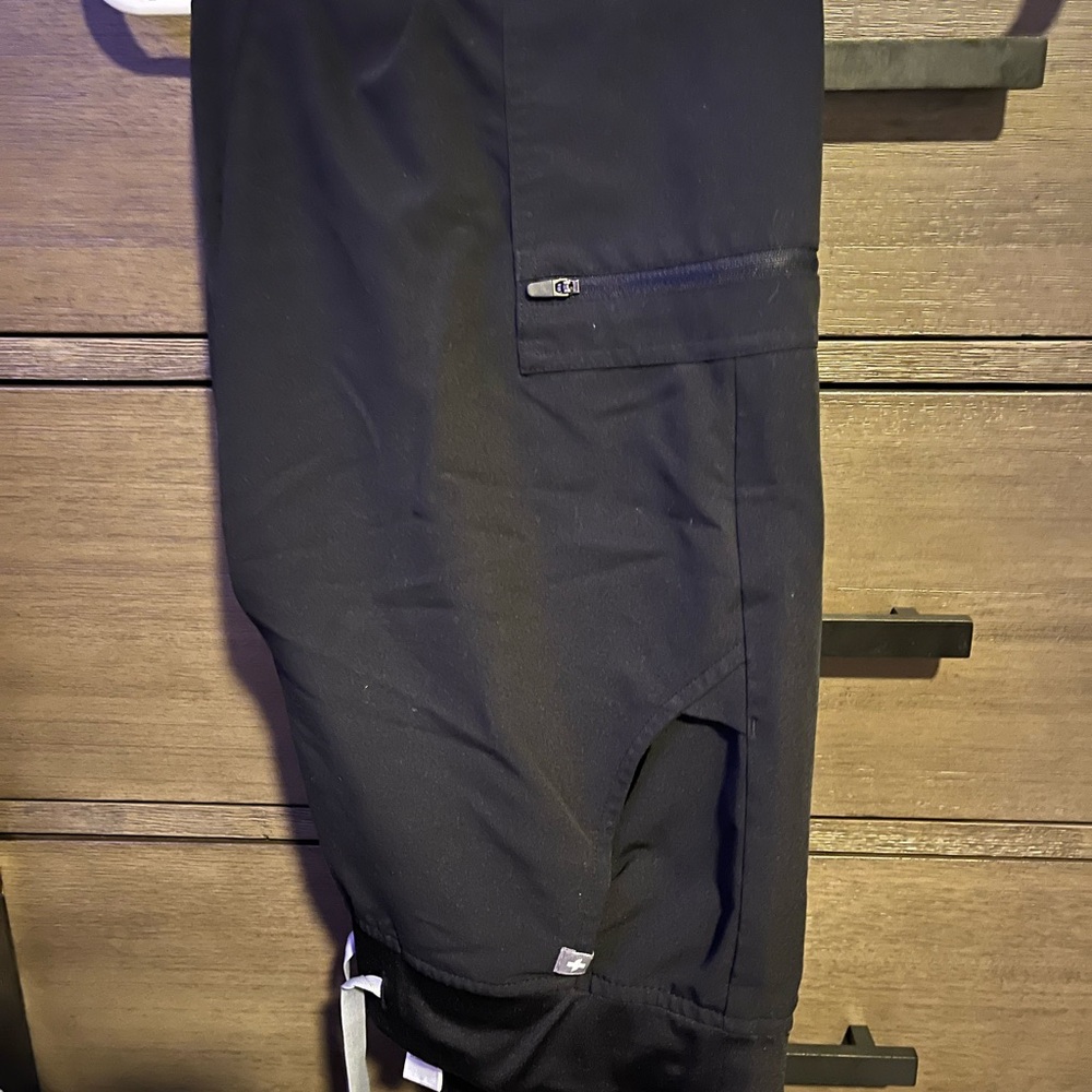 Black fig scrub pants size small. Excellent used condition.
